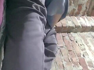 Desi indian ne apni soteli ko akele rat me choda ne kha ye galat hai muje mat chodo koi dekh lenga ki choti chut