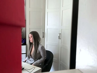 Set up a camera at home to spy on my gf while I'_m at work