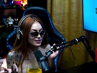Mari &Aacute_vila mostrou seu corpo maravilhoso que fez o Ruan Ficar cheio de tes&atilde_o, o Podcast pegou fogo! - P&aacute_pum no Barraco!