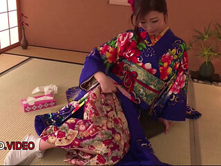 Ayumi Shinoda Sizzles in Kimono with Jaw-Dropping Blowjob Performance Live On-Cam