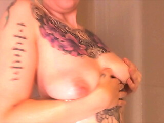 Scarlett Love Freshens Up To Get Dirty