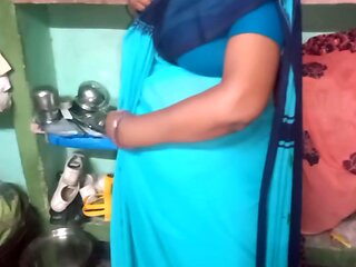 Indian Aunty Saree Changing Porn Video