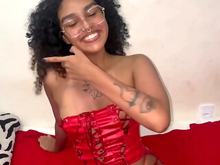 O corno filmou eu tirando a virgindade do cuzinho da sua esposa novinha pela primeira vez
