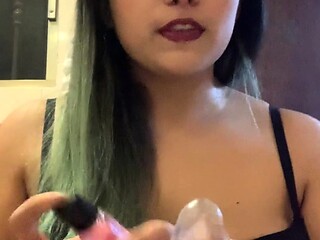 Horny brunette amateur milf solo pussy toying show on couch