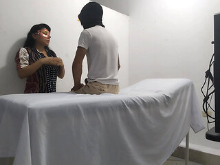 Spa service with blowjob included! The Colombian decides to give a blowjob with lots of saliva to her special client.