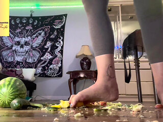 Size 16 Barefoot Fruit Crush Giantess Destruction