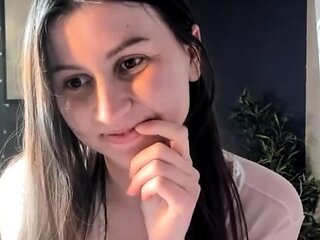Amateur Webcam Teen Masturbates And Teases