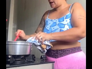 Estou louca pra dar, minha buceta at&eacute_ inchou