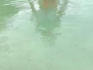 I Walk Alone Without Clothes