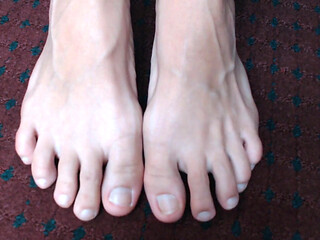 Abby's toes no polish wiggling