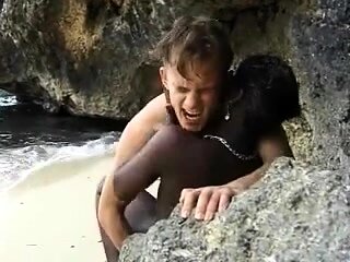 Africana Follando En La Playa Le Encanta Cabalgar Verga