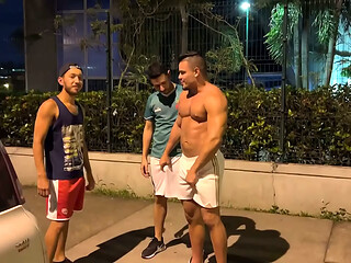 Dotados socando fundo no maromba na rua e no carro