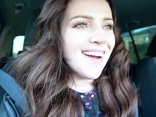 A Girl Gave a Blowjob to a Guy in a Car in a Parking Lot / Dreamerxxx