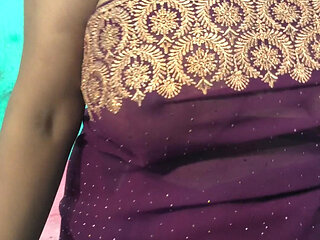 Hot Desi Look in Saree Come Feel the Charm