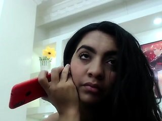 Webcam beauty and her toys have solo sex