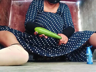 Desi Woman Cucumber sex big big Cucumber and big pusssy