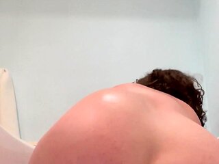 Sexy hottie Anetta Keys enjoys a solo toy masturbation