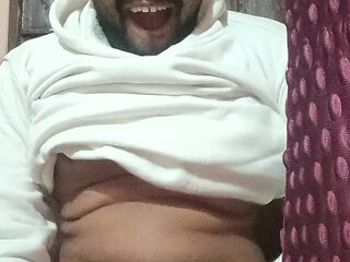 I means indian Ismart boy Ismaatdeva has lost her control After her Aunt (Chachi) was doing this hotty gesture