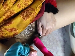 Bhabhi Inserted Sex Toy Into Pussy and Took Out Pussy Juice