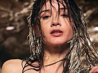 Totally sultry teen drops of her bikini