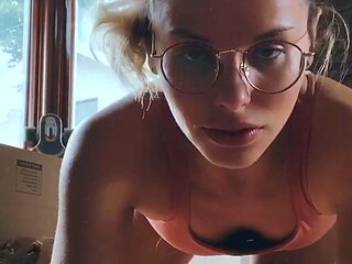PUSSY BABE BRUNETTE masturbating