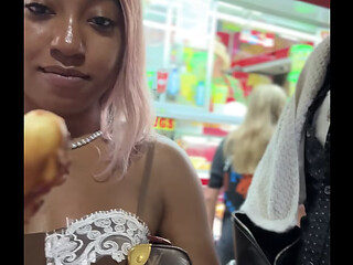 Str8rich saw fijii had her first pizza on a stick at rodeo Houston