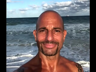 THE HAPPY BEACHBODY PORNSTAR MAXXX LOADZ