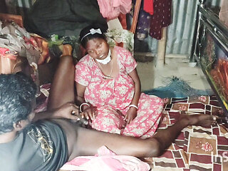 Desi bhabhi ki doggy style mein chudai ki