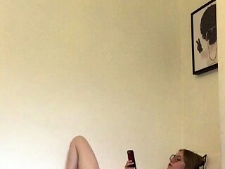 Amateur brunette double toying on webcam
