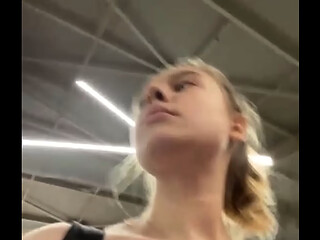 Extreme Sucking in the public gym