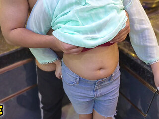 Siddi-saadi Ladki Ko lagaya Chudai Ka Shauq..