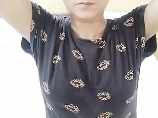 Desi aunty ko saman dene ke bahane oyo le jakar pel diya