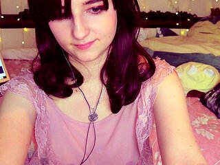 Amateur Webcam Teen Masturbates And Teases