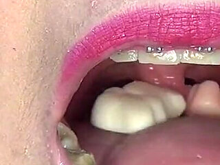 Swallowing Lots of Gummi Bears at Same Time!!