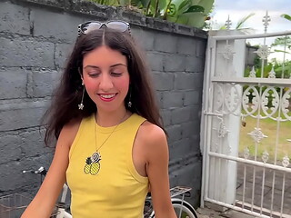 Thanked a stranger with my pussy after he helped me with my bike - Creampie