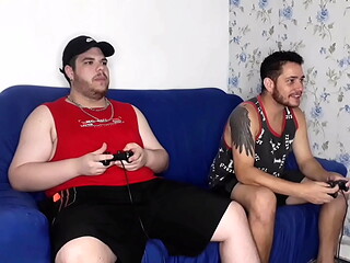 TBT Amigos Apostando o Cu No Videogame (COMPLETO NO SHEER E RED)