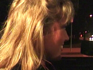 Versaute Taxifahrt mit hei&szlig;er Blondine