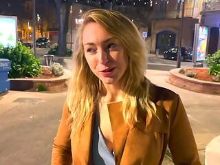 100% lesbien : Elisa, 26ans, d&eacute_couvre des plaisirs insoup&ccedil_onn&eacute_s !