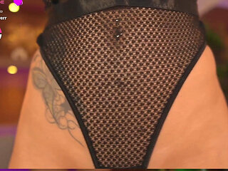 JustinneJade Brings A Very Personal Kind Of Tease