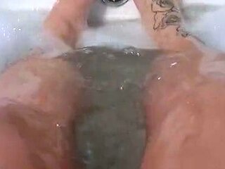 Close up MILF masturbation