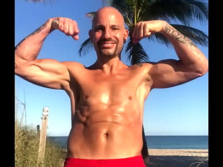 MAXXX LOADZ FLEXING AT THE BEACH