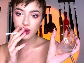 Webcam fun mature brunette with toys cum on cam