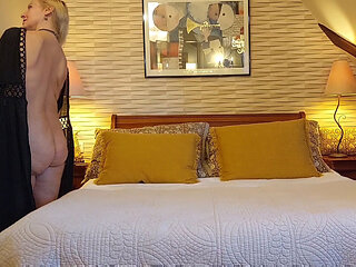 Selena's posing and sex pleasure for relaxing