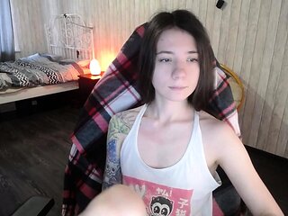 Brunette Solo Webcam Masturbation