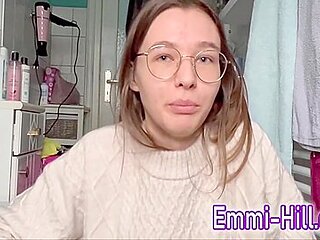 Teen 18+ Blowjob And Squirting Large Labia Pussy