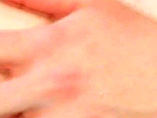 Brunette Babe Fingers Herself to Ecstasy in the Bath