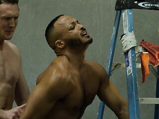 Analgaping muscular ebony riding mature