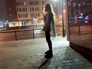 BIG DICK AND JUICY ASS EXHIBITIONIST SHEMALE FLASH CITY CROSSROAD OUTDOOR