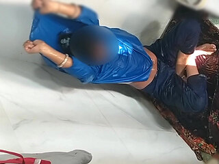 Indian hot saxy figure young bhabhi bath !! Bhabhi have gorgeous figure!!Chupke se video bna