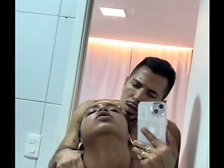Sexo no banheiro com for&ccedil_a